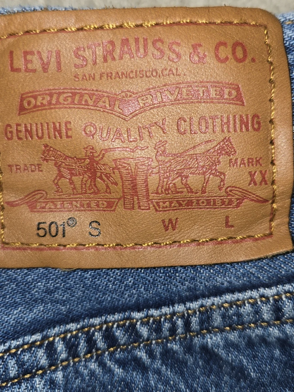 LEVI'S Straight Skinny Jeans in Dark Blue with Distressed Womens Size 4